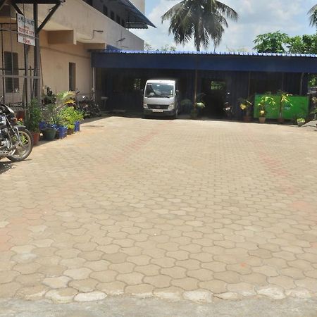 Hotel Temple City Papanasam Buitenkant foto