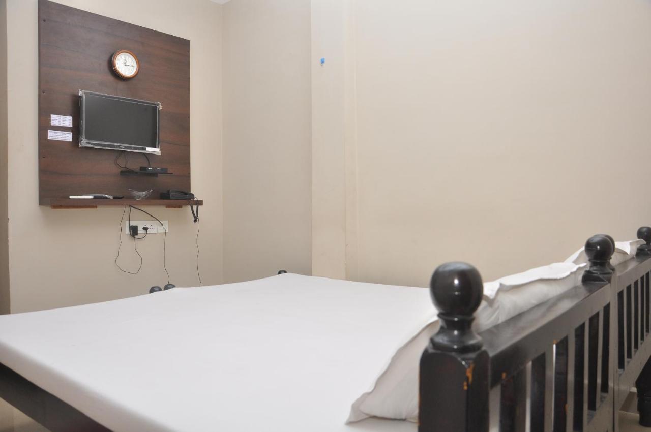 Hotel Temple City Papanasam Buitenkant foto