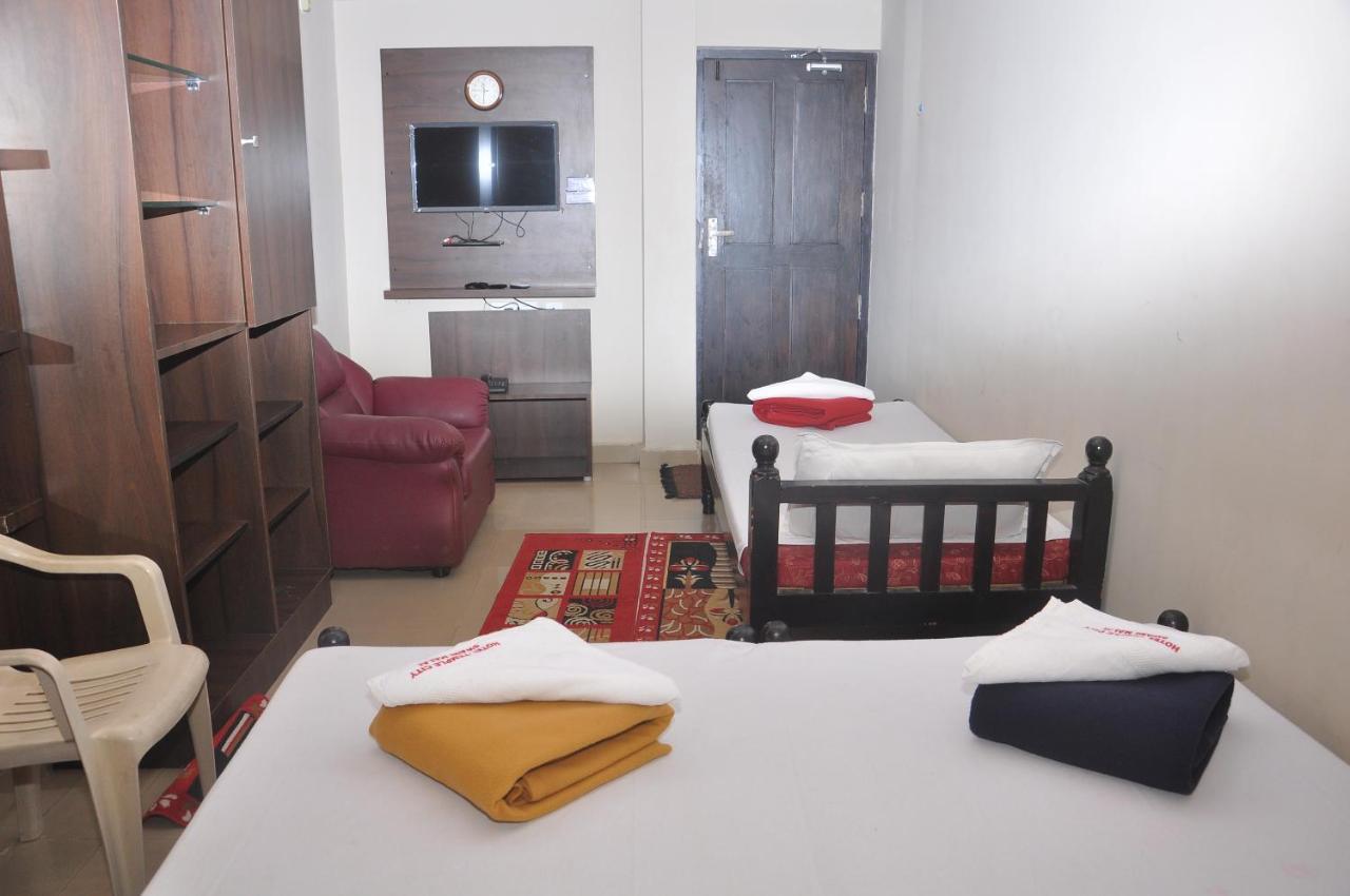 Hotel Temple City Papanasam Buitenkant foto