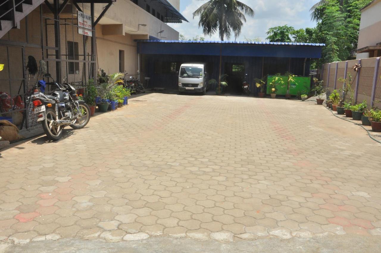 Hotel Temple City Papanasam Buitenkant foto