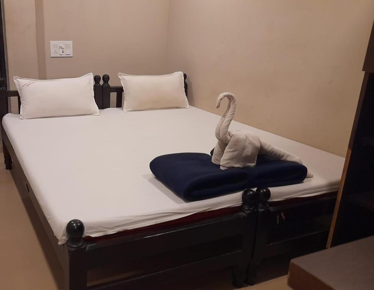 Hotel Temple City Papanasam Buitenkant foto