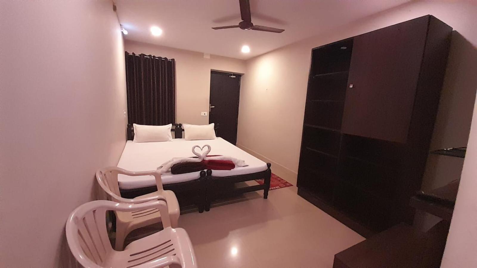 Hotel Temple City Papanasam Buitenkant foto