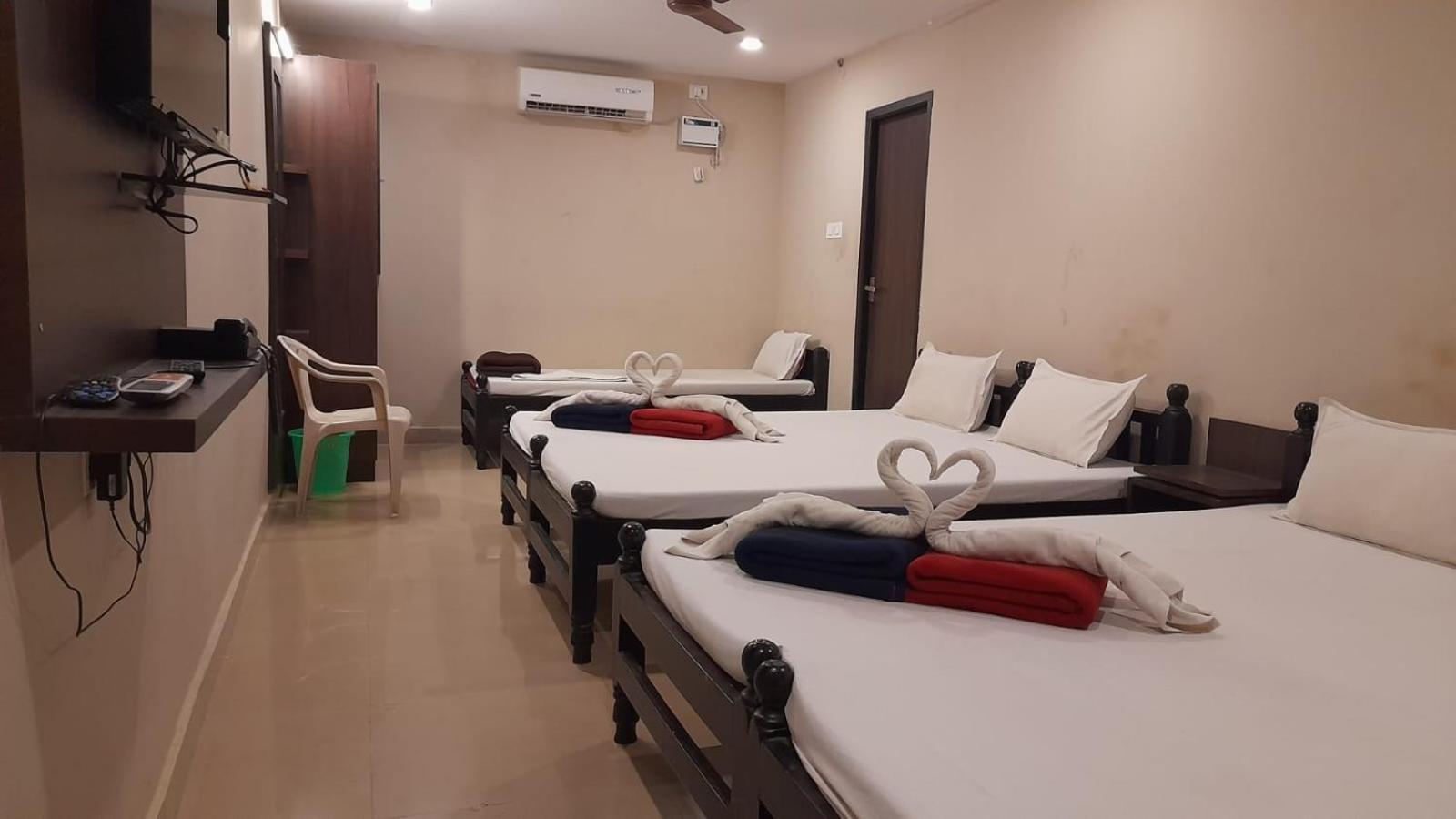 Hotel Temple City Papanasam Buitenkant foto